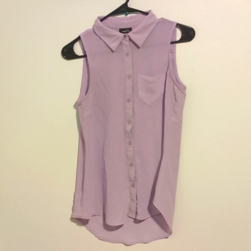 Sleeveless shirt